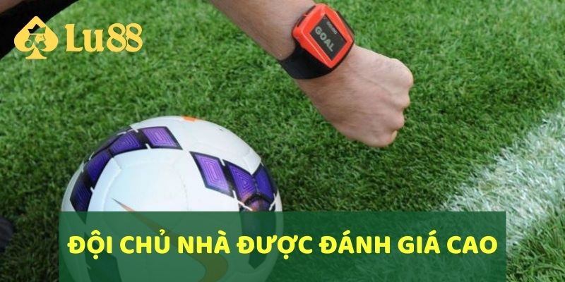 Đội chủ nhà thường được đánh giá nhỉnh hơn nhờ lợi thế sân bãi và sự cổ vũ